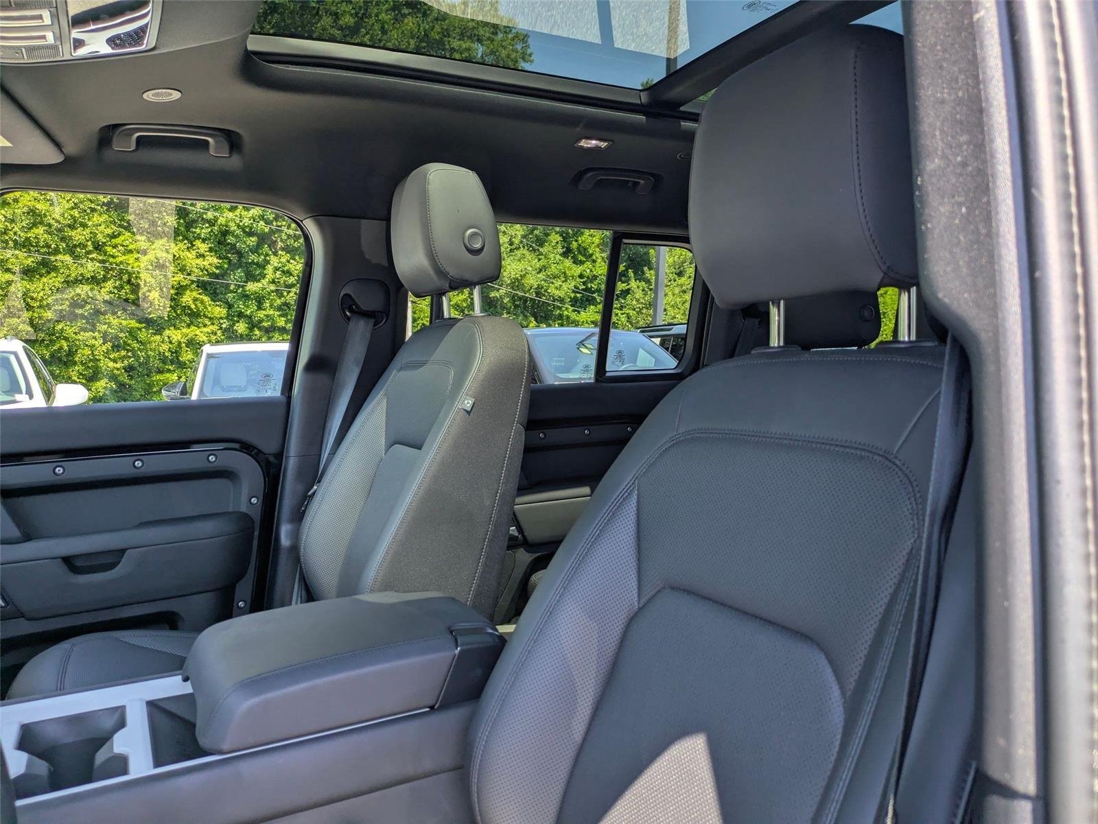 Used 2025 Santorini Black Metallic Land Rover S image 14
