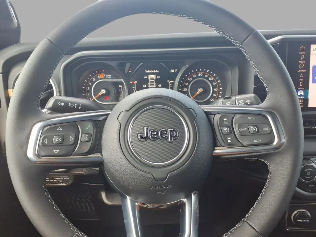New 2026 Black Clear-Coat Exterior Paint Jeep Sahara image 22