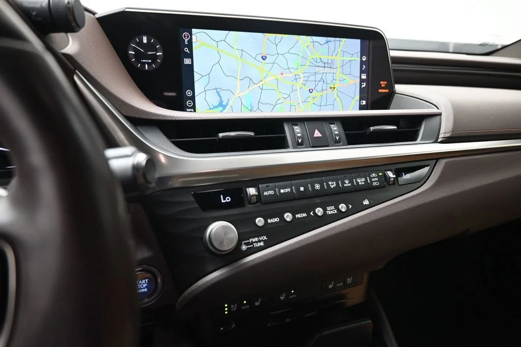 Used 2021 White Lexus 350 image 25