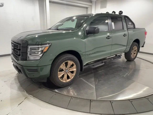 2024 Nissan Titan SV 4X4 Crew Cab's photo