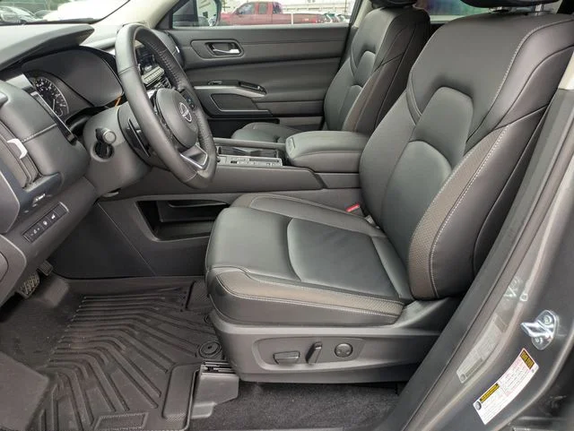 Used 2025 Gray Nissan SL image 11