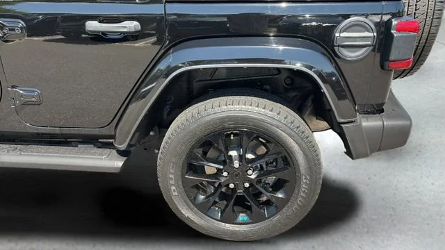 Used 2022 Black Jeep Unlimited Sahara 4x4 image 34