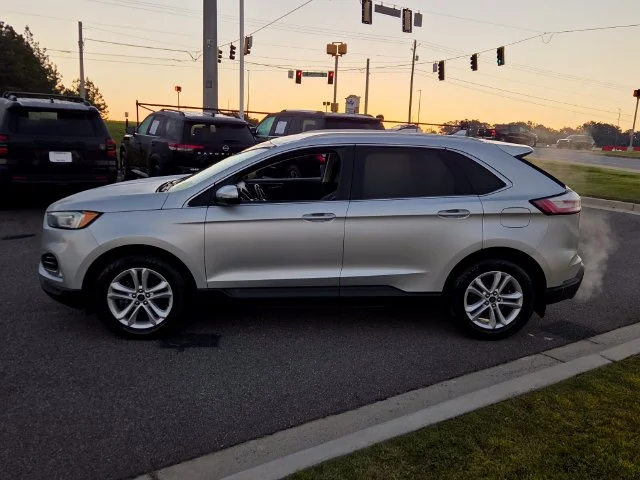 Used 2019 Silver Ford SEL image 4