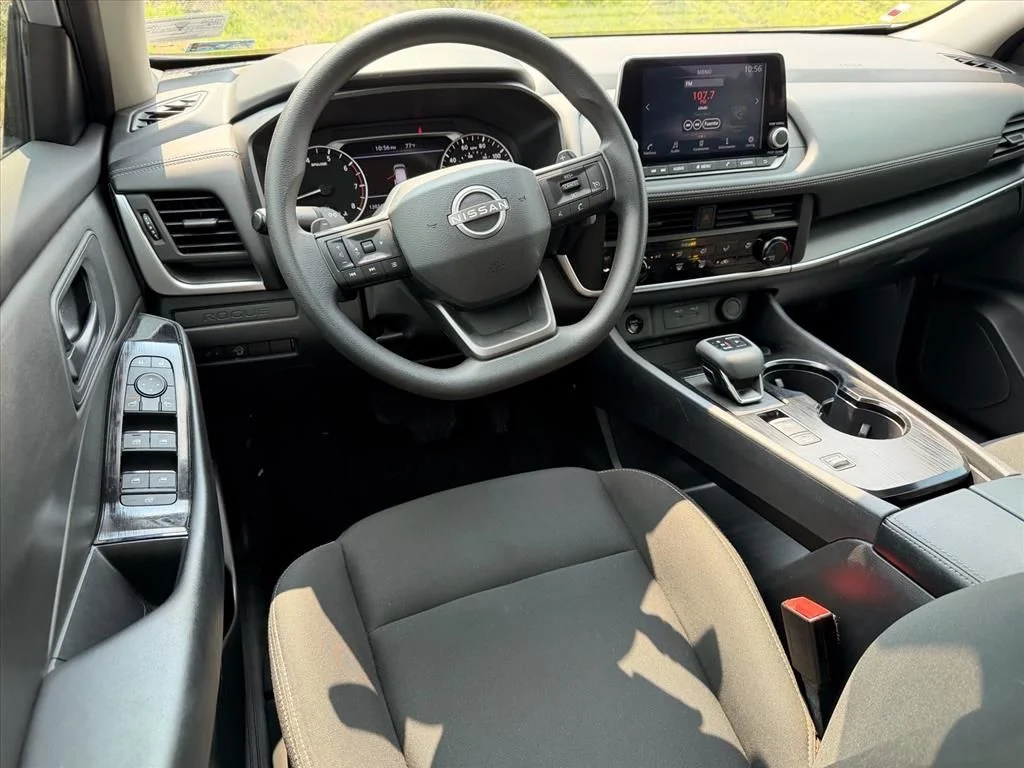 Used 2025 Silver Nissan S image 7