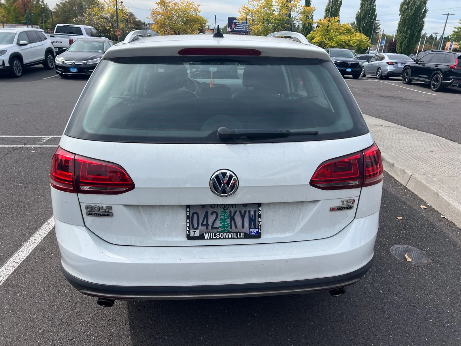 Used 2017 Pure White Volkswagen TSI SEL 4Motion image 5