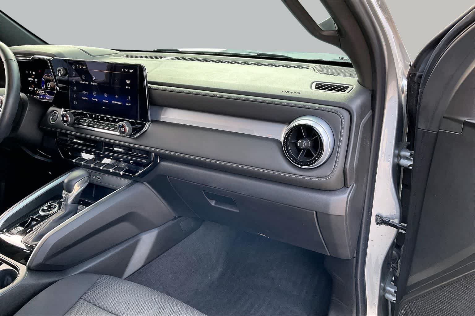 2024 Chevrolet Colorado LT - Photo 18