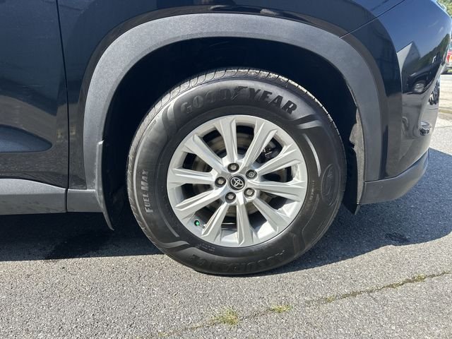 Used 2025 Black Toyota XLE image 20