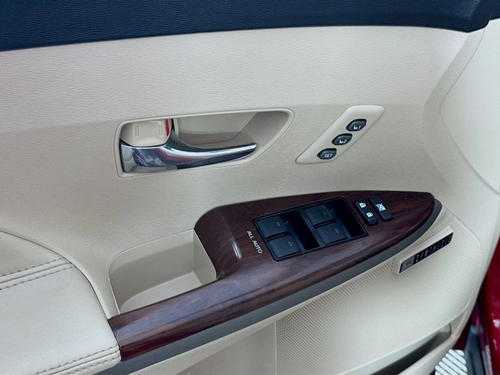 Used 2013 Red Toyota Limited image 17