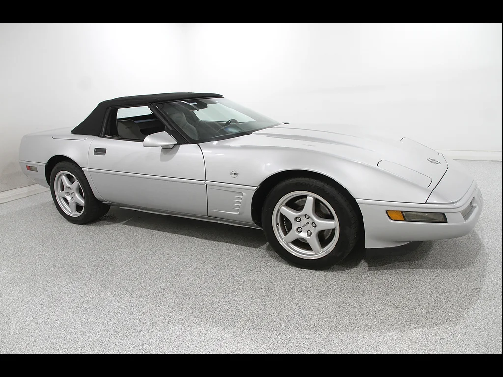 Used 1996  Chevrolet Base image 2