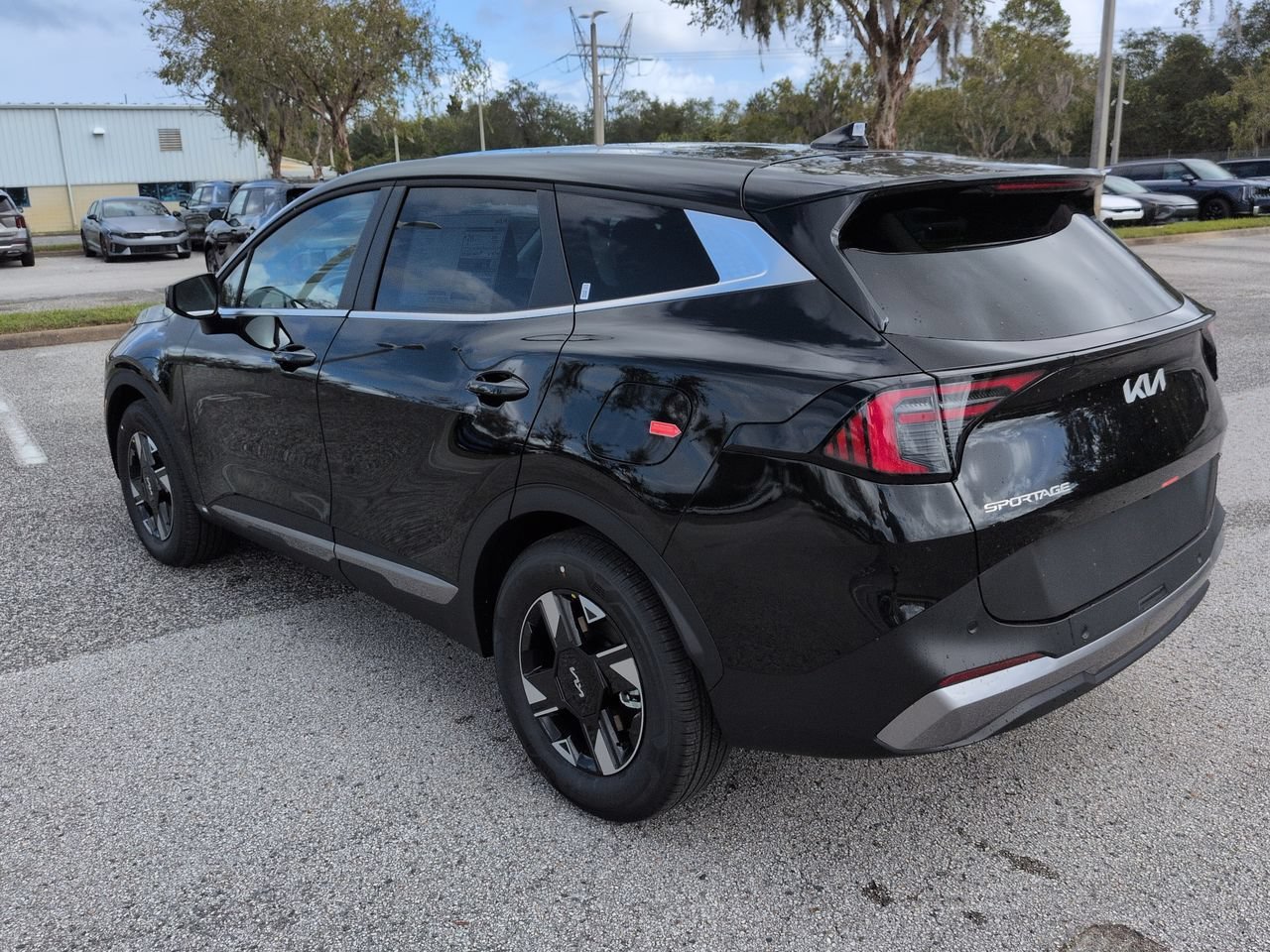 New 2027 Fusion Black Kia LX image 7