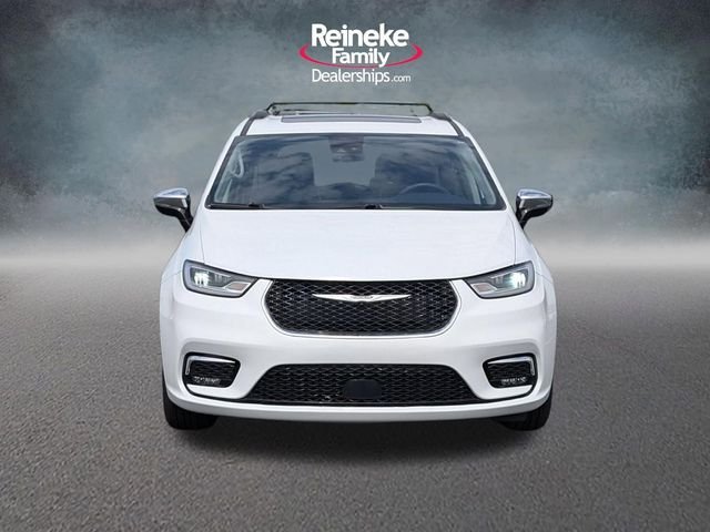 Used 2023 White Chrysler Limited image 2