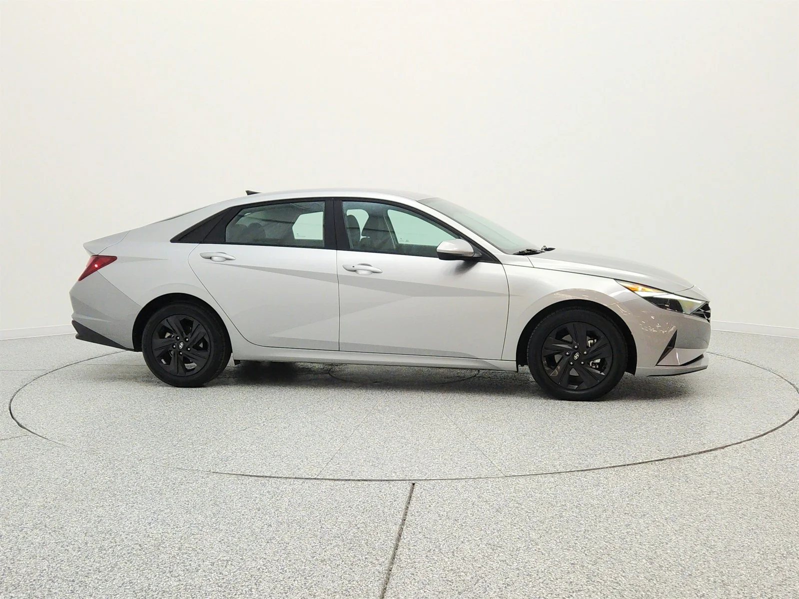 Used 2021 Shimmering Silver Pearl Hyundai SEL IVT image 4