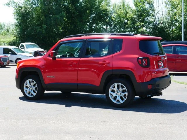 Used 2018 Red Jeep Latitude image 4