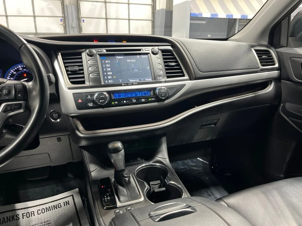 Used 2018 Ooh La La Rouge Mica Toyota XLE image 23