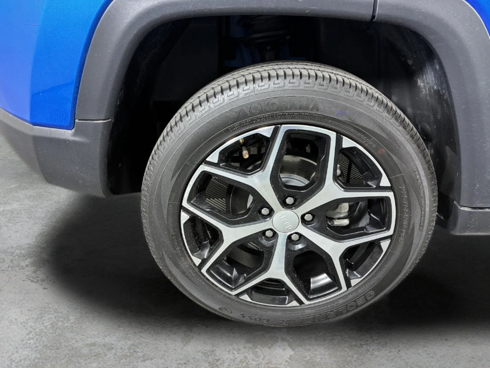 Used 2024 Hydro Blue Pearlcoat Jeep Limited image 10