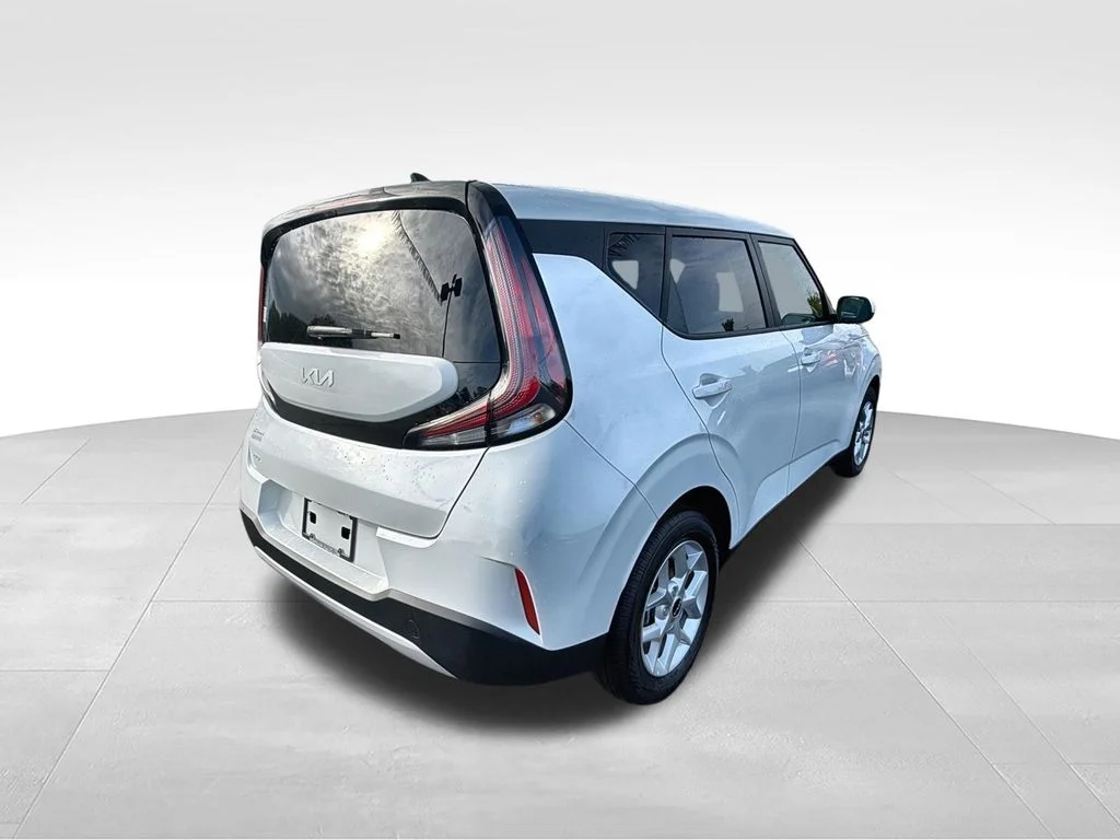 Used 2025 White Kia LX image 10
