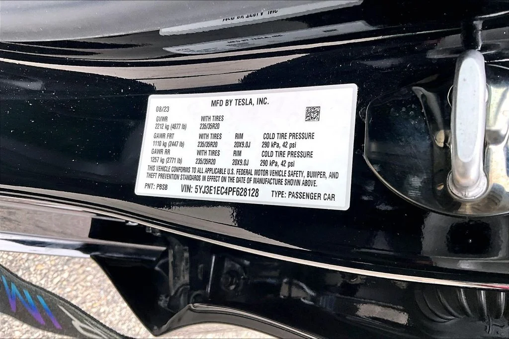 Used 2023  Tesla Performance image 19