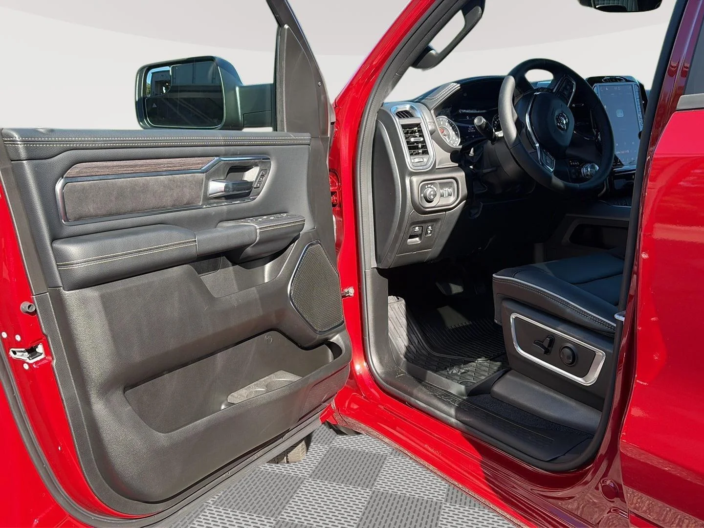 New 2027 Molten Red Pearl-Coat Exterior Paint RAM Laramie image 17