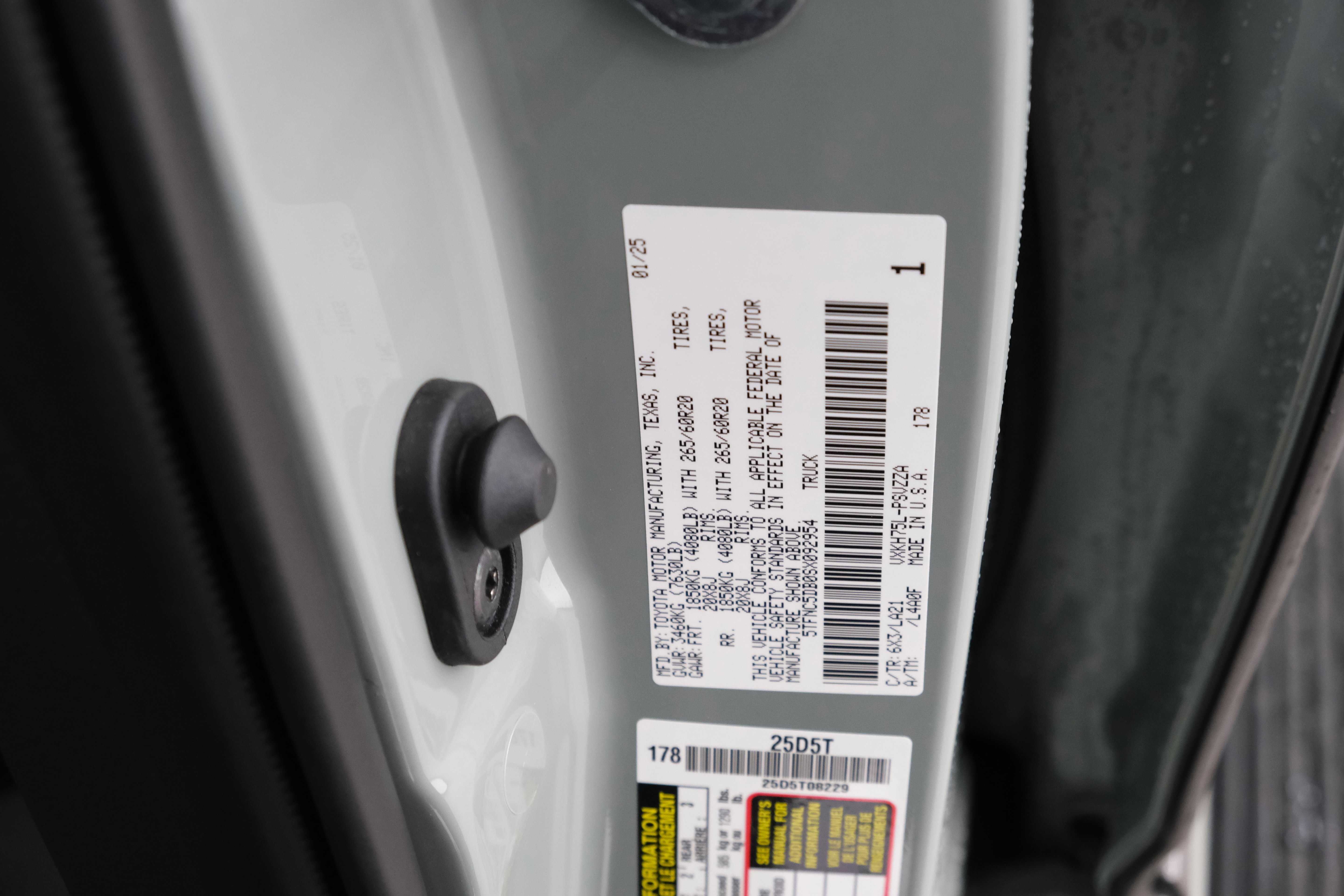 2025 Toyota Tundra Platinum - Photo 37