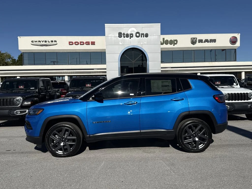 New 2026 Hydro Blue Pearl-Coat Exterior Paint Jeep Limited image 9