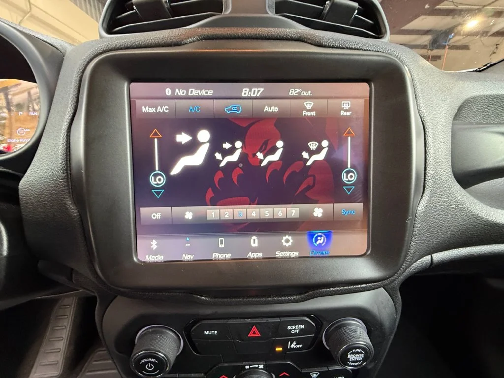 Used 2023 White Jeep Latitude image 21