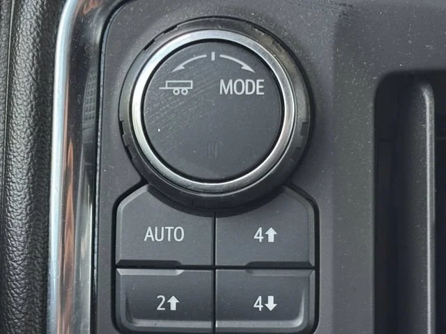 Used 2020 Black Chevrolet High Country image 28