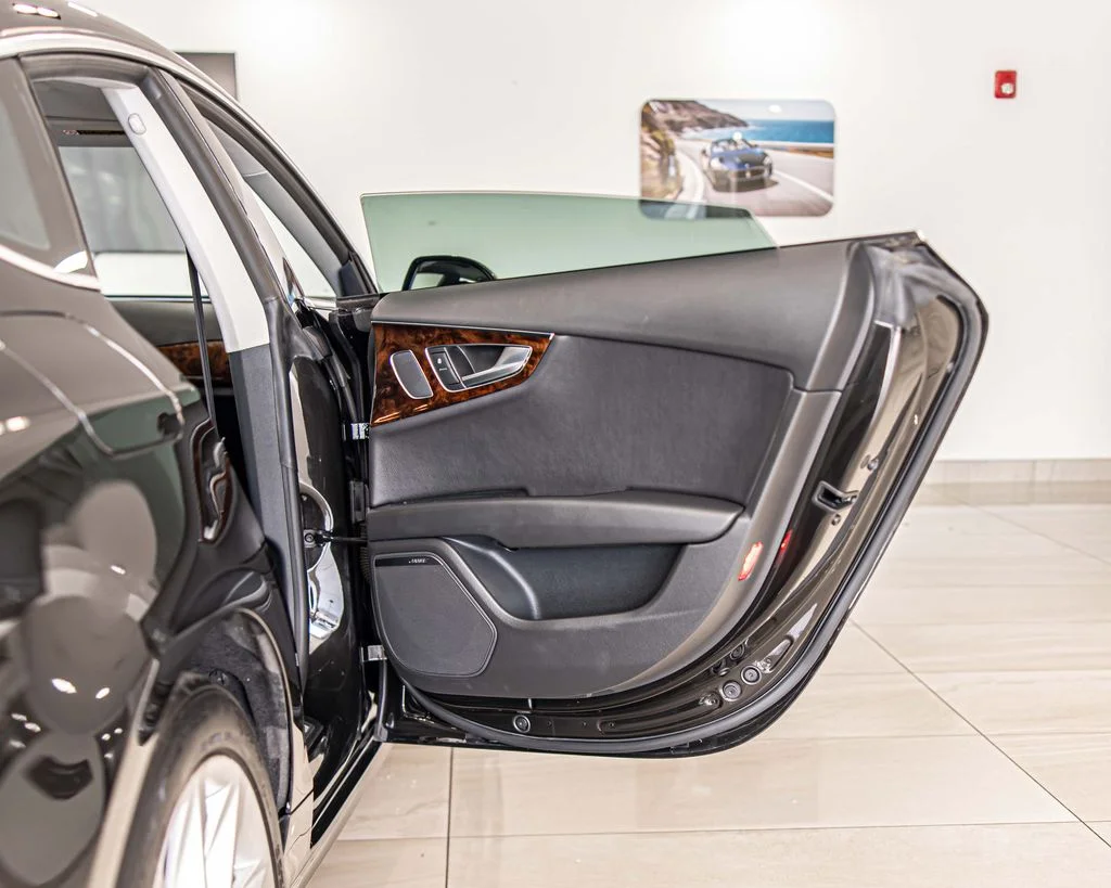 Used 2013 Black Audi  image 38