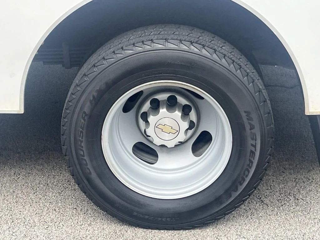 Used 2017 SUMMIT WHITE Chevrolet Work Van image 10