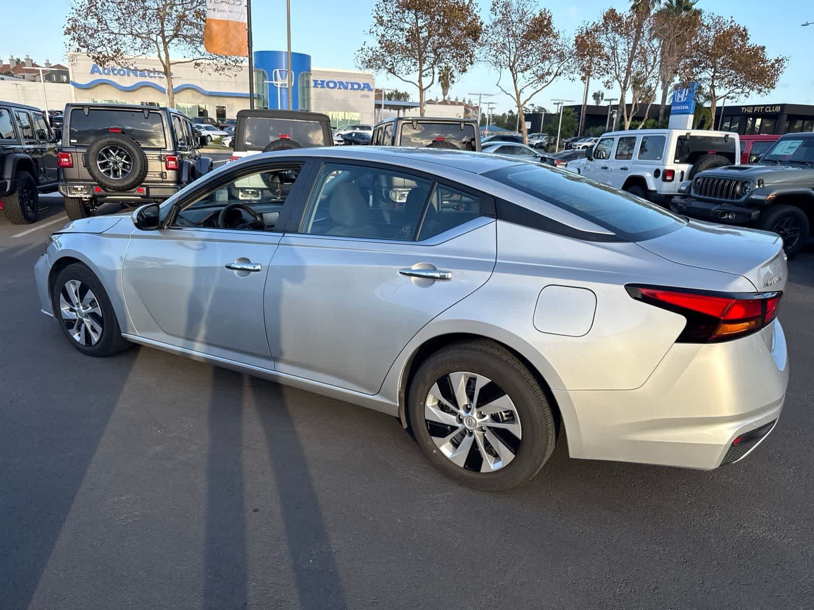 Used 2023 Brilliant Silver Metallic Nissan 2.5 S image 19