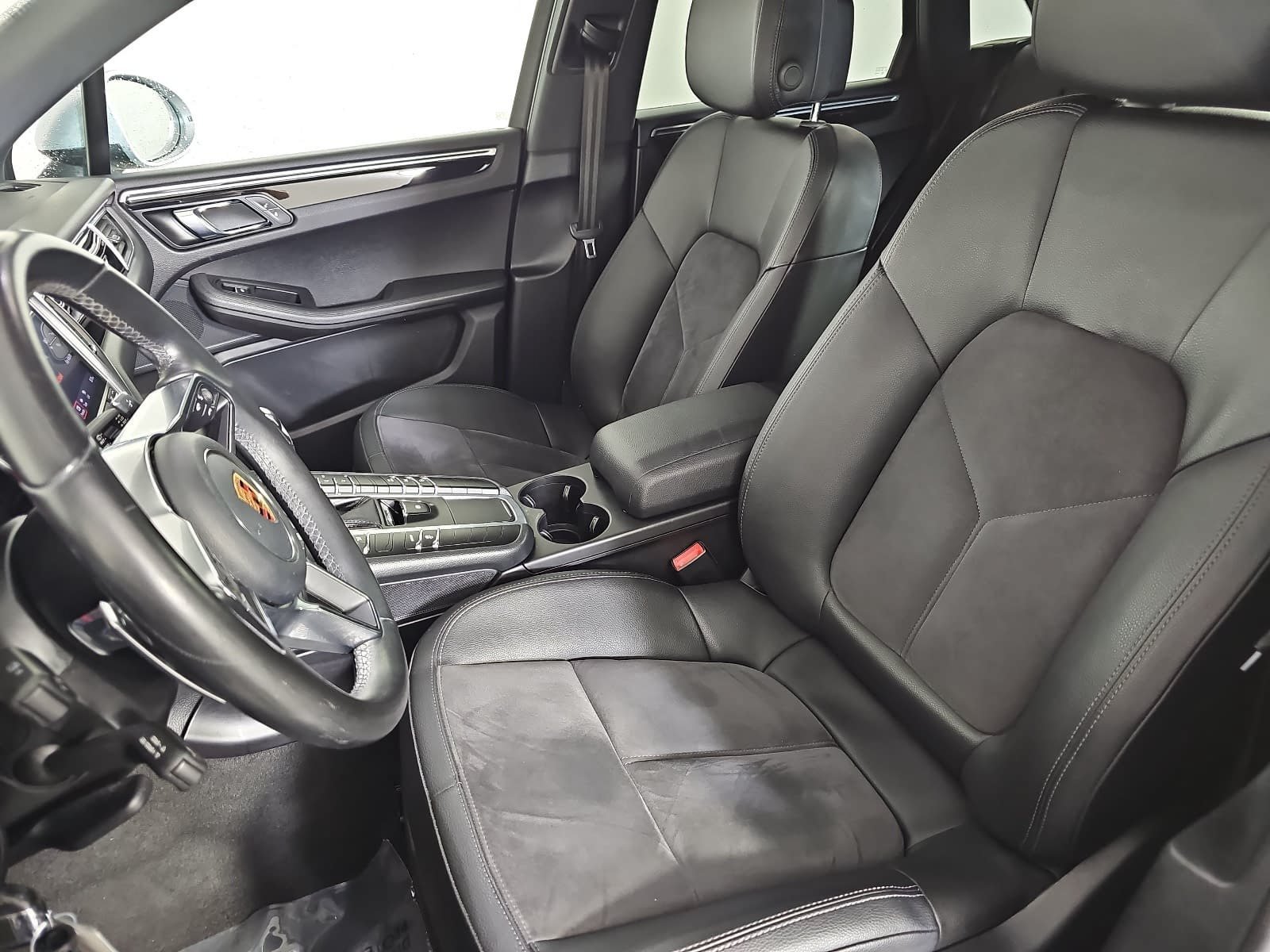 Used 2018 Silver Porsche  image 14