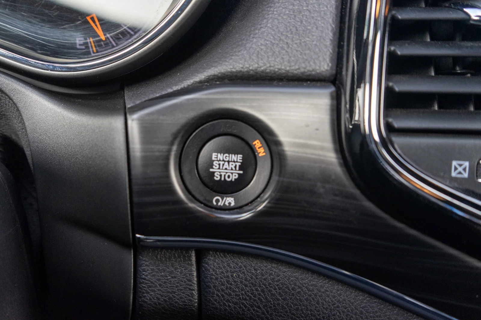 Used 2020 Bright White Clearcoat Jeep Limited image 23