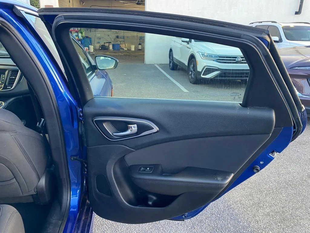 Used 2015 Blue Chrysler Limited image 13