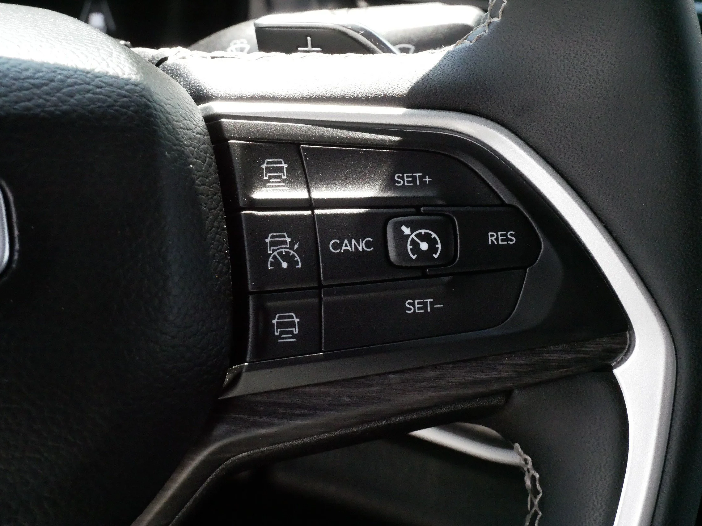 Used 2022 Bright White Clearcoat Jeep  image 25