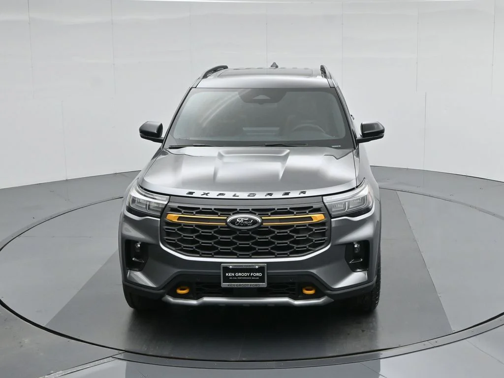 New 2026 Carbonized Gray Metallic Ford Tremor image 44