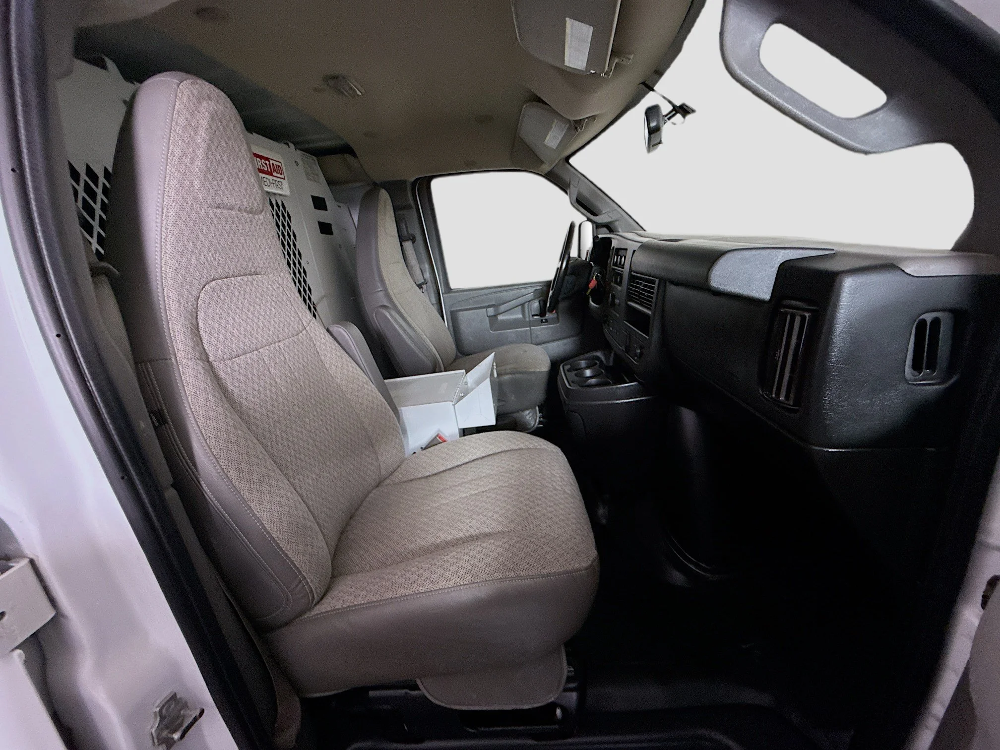 Used 2018 Summit White Chevrolet Work Van image 20
