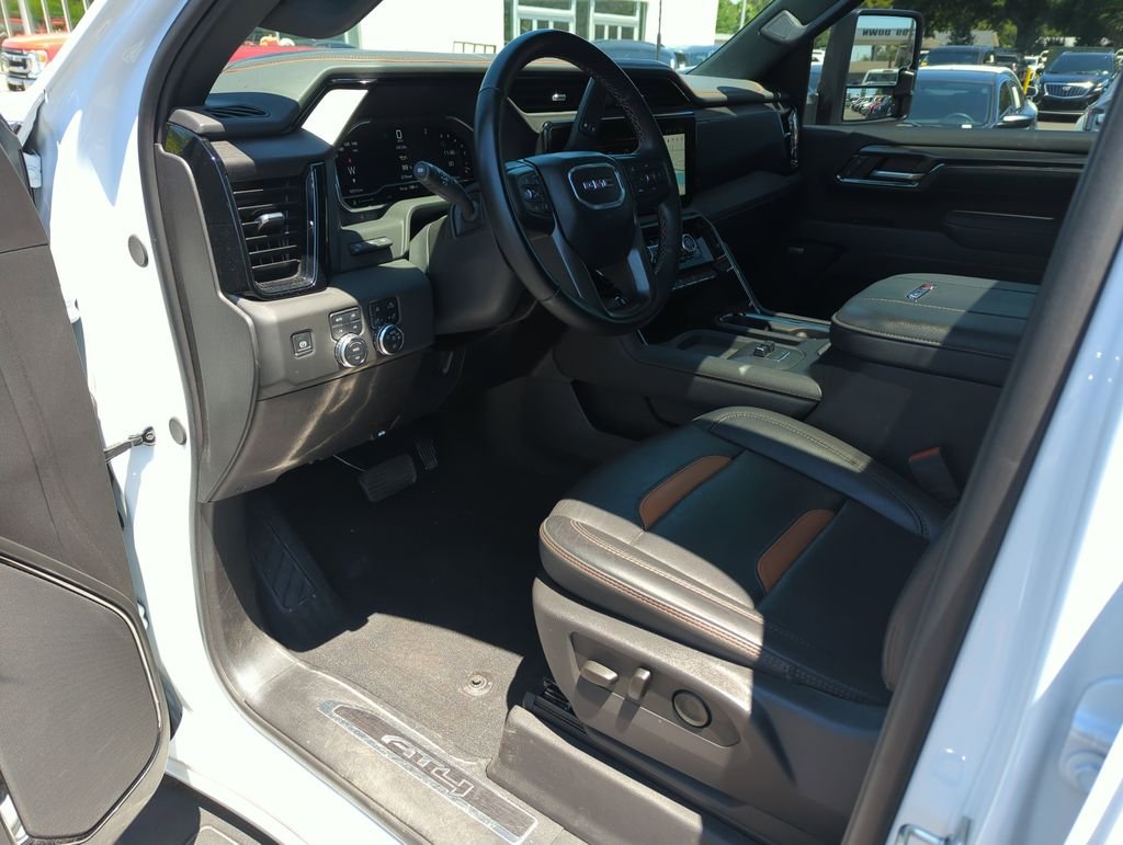 Used 2025 White GMC AT4 image 10