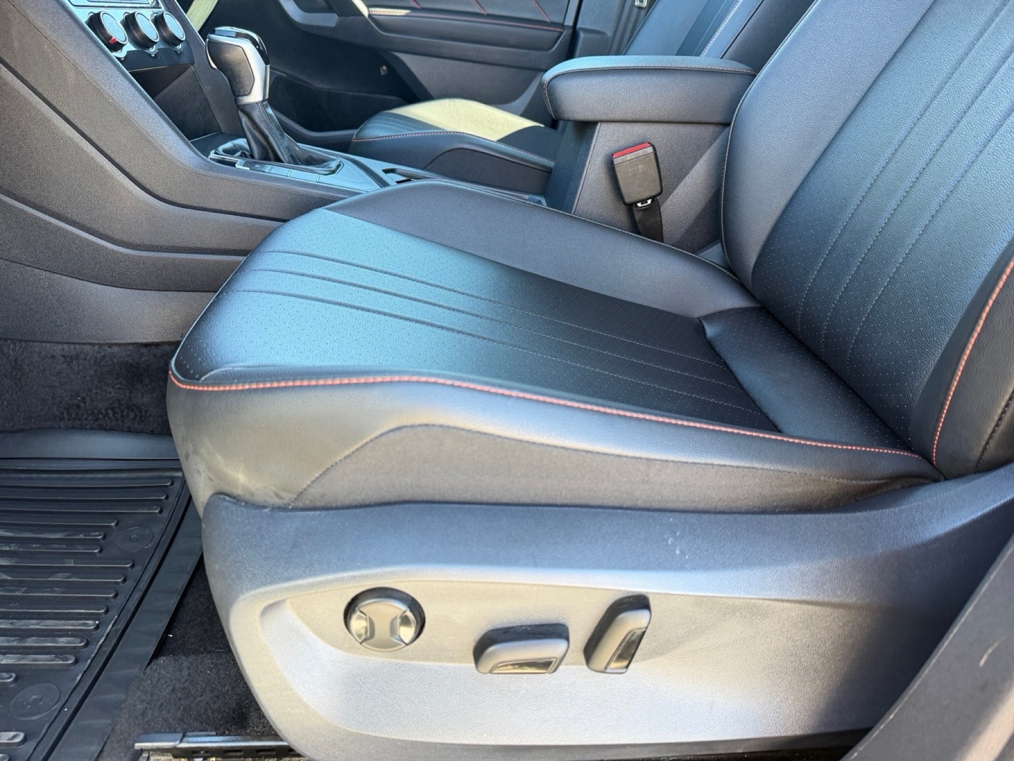 Used 2024 Platinum Gray Metallic Volkswagen Wolfsburg Edition image 11
