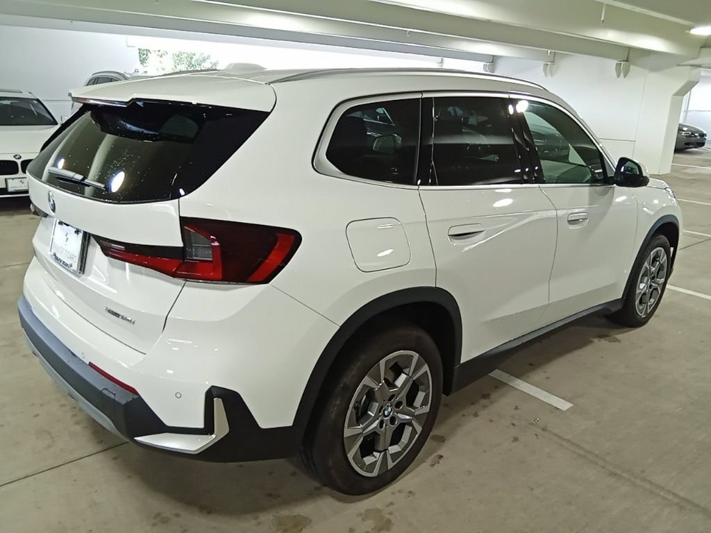 Used 2023 Alpine White BMW xDrive28i image 5