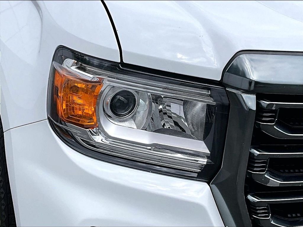 Used 2021 White GMC AT4 w/Cloth image 31
