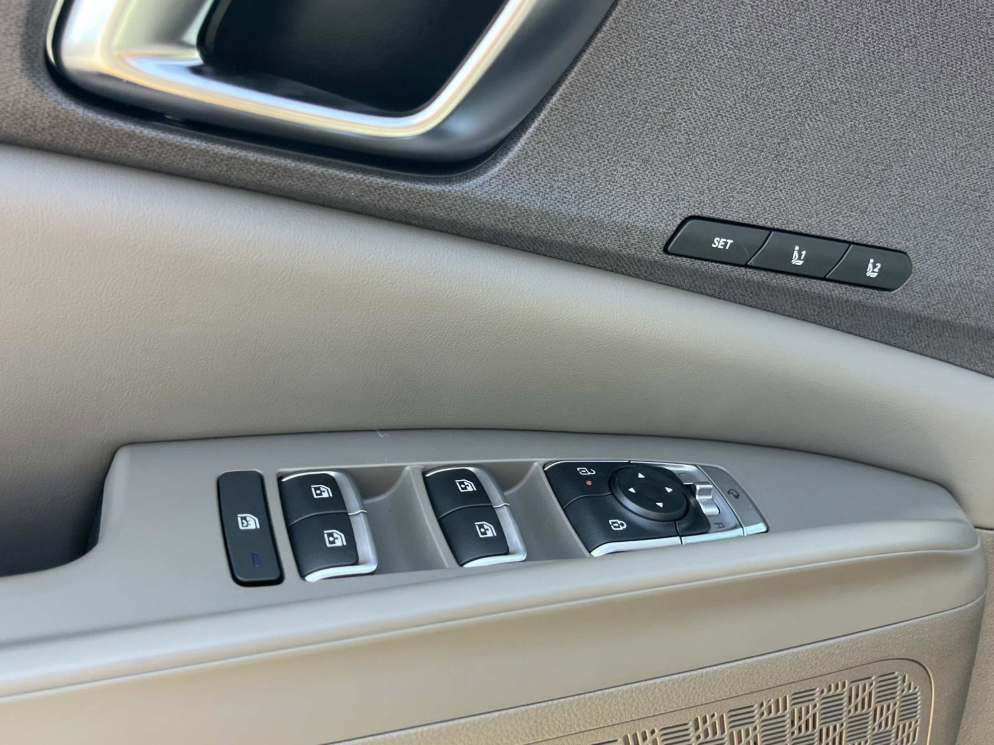New 2026 Ivory Silver Kia EX image 20
