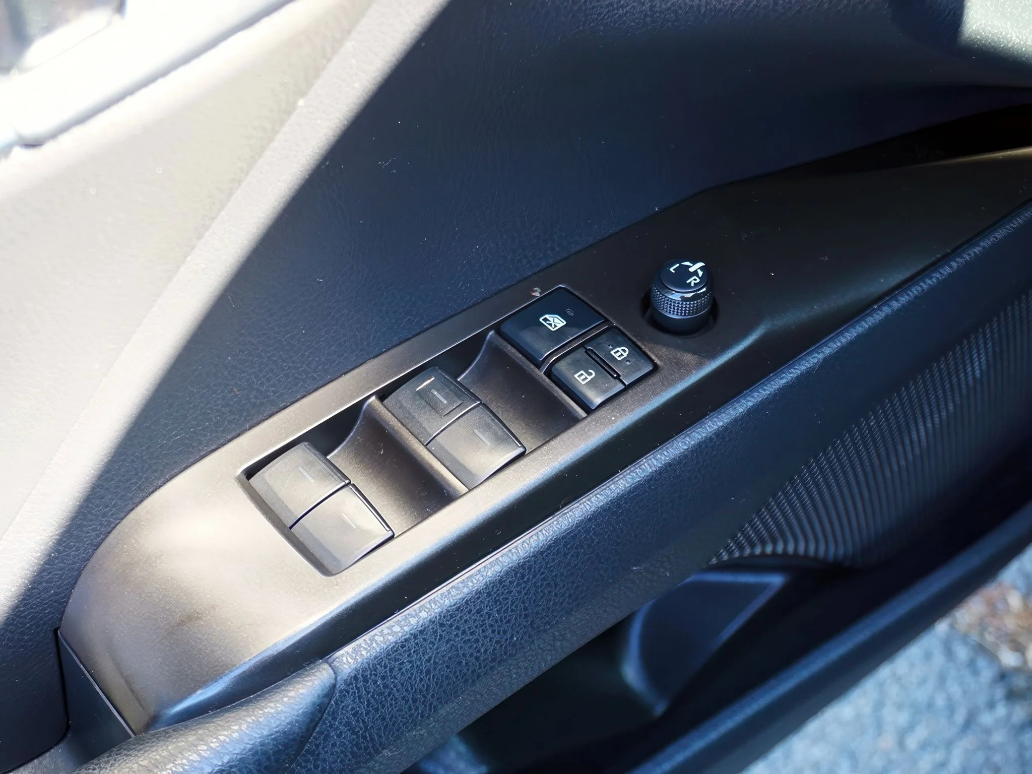 2021 Toyota Camry SE - Photo 12