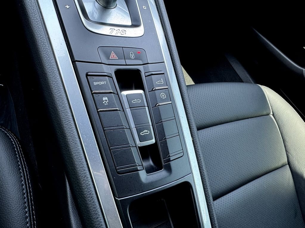 Used 2018 Red Porsche Base image 26