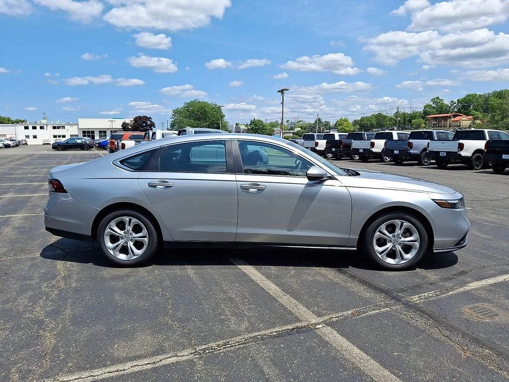 Certified Used 2024 Solar Silver Metallic Honda LX image 7