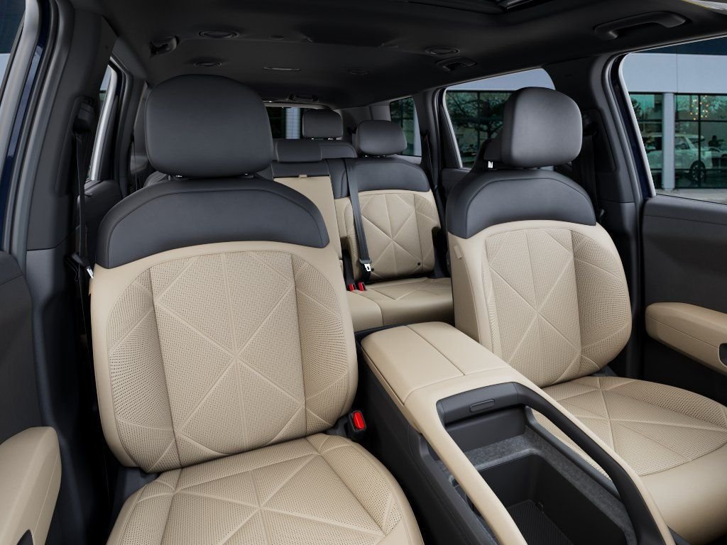 New 2027 Black Kia  image 15
