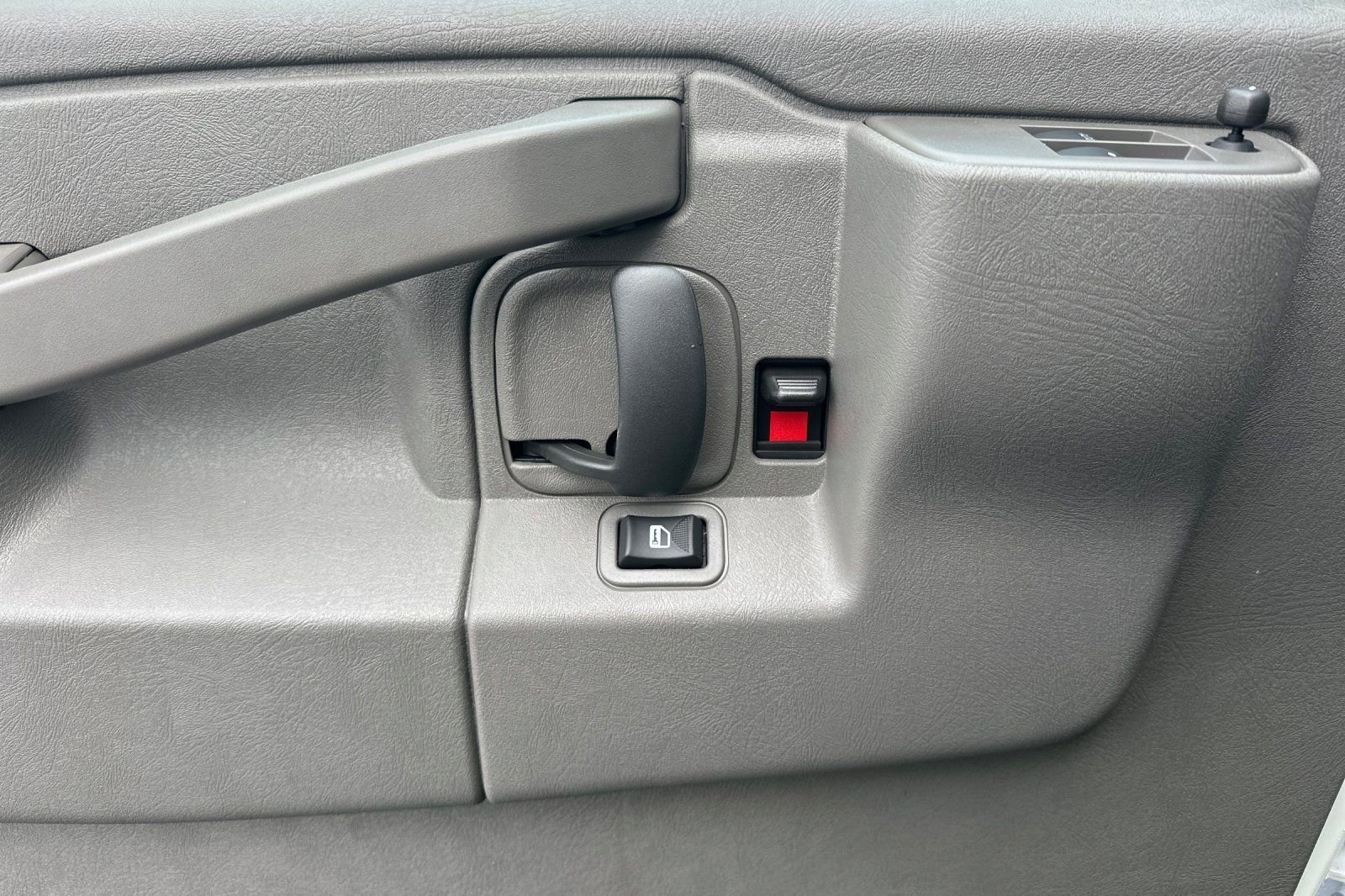 2025 Chevrolet Express Cargo Work Van - Photo 10