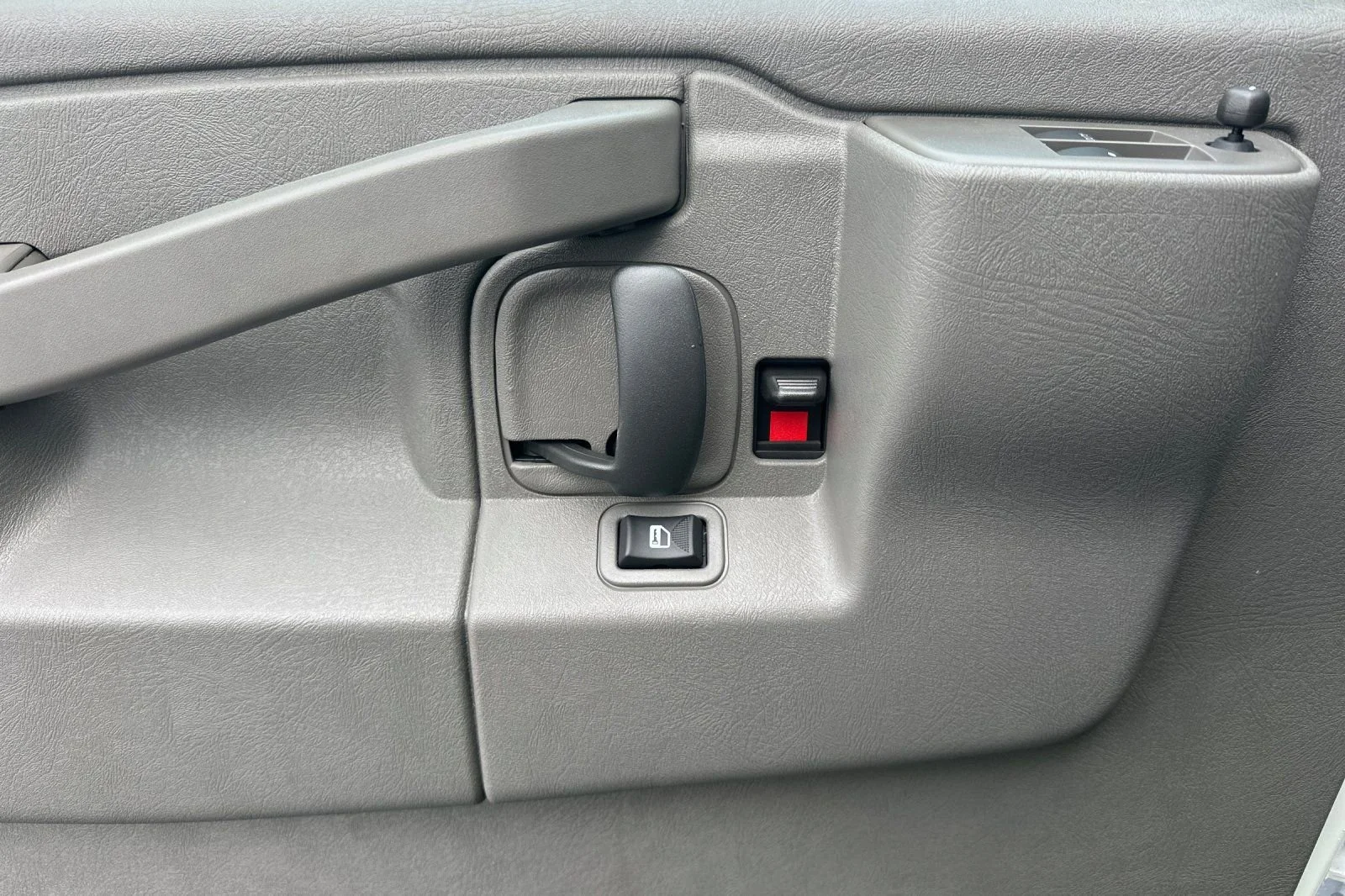 2025 Chevrolet Express Cargo Work Van - Photo 10