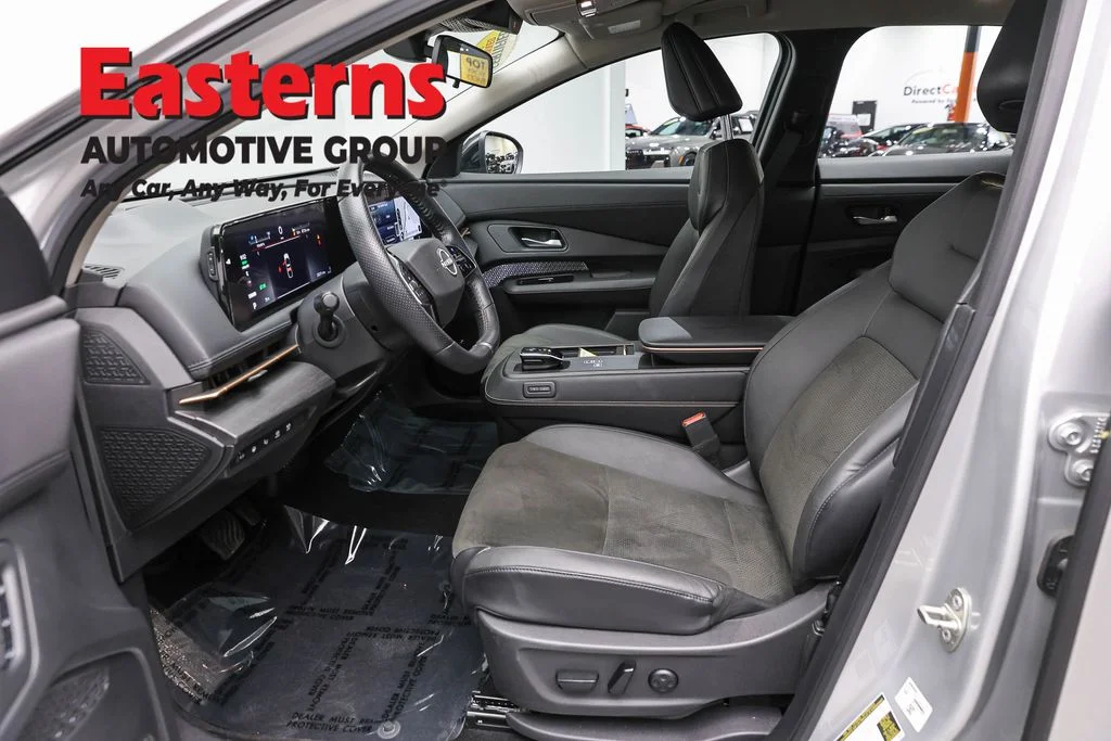 Used 2023 Silver Nissan ENGAGE image 12