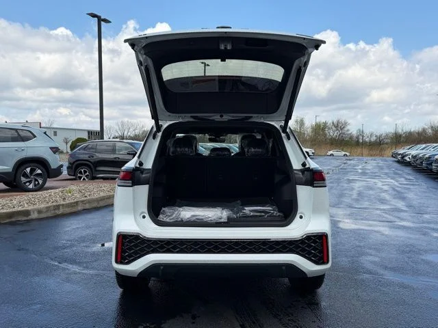 New 2026 White Volkswagen 2.0T SE R-Line Black image 3