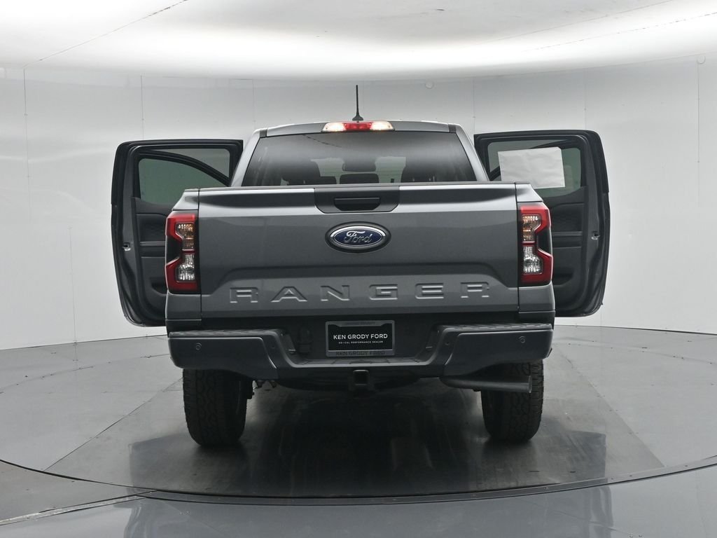 New 2026 Carbonized Gray Metallic Ford XLT image 30