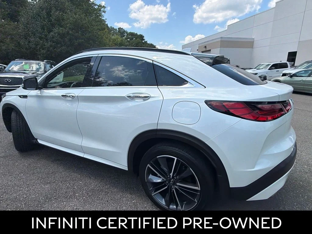 Certified Used 2025 Radiant White INFINITI LUXE image 5